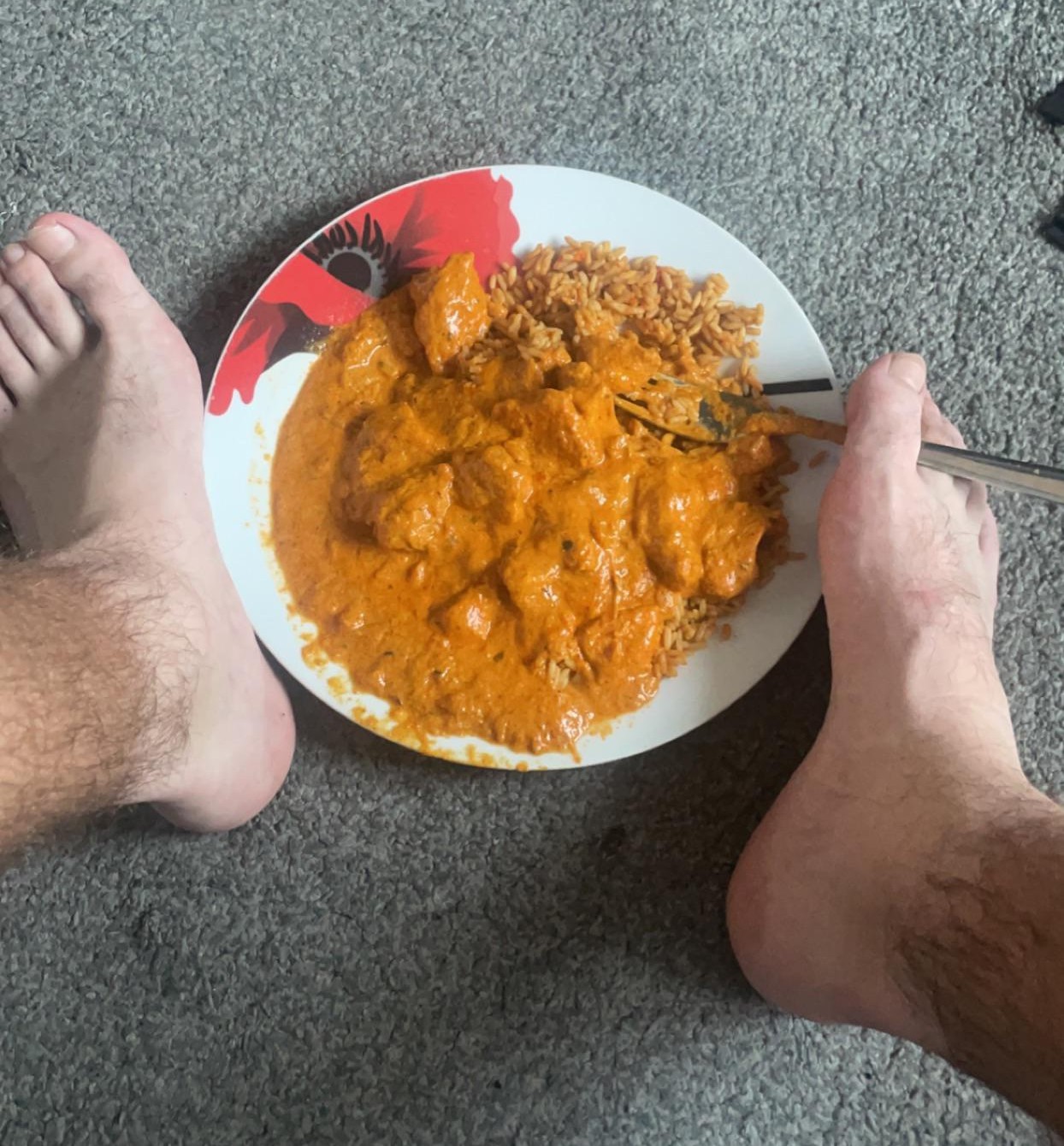 A beautiful plate of curry with some handsome feetsies and toes to tickle it